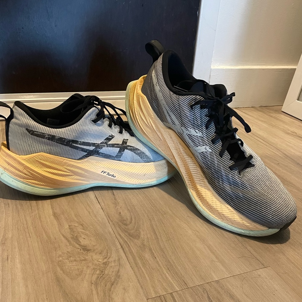ASICS SUPERBLAST